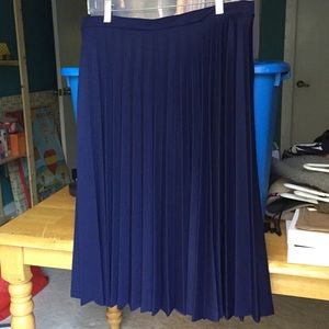 Vintage Navy Pleated Midi Skirt
